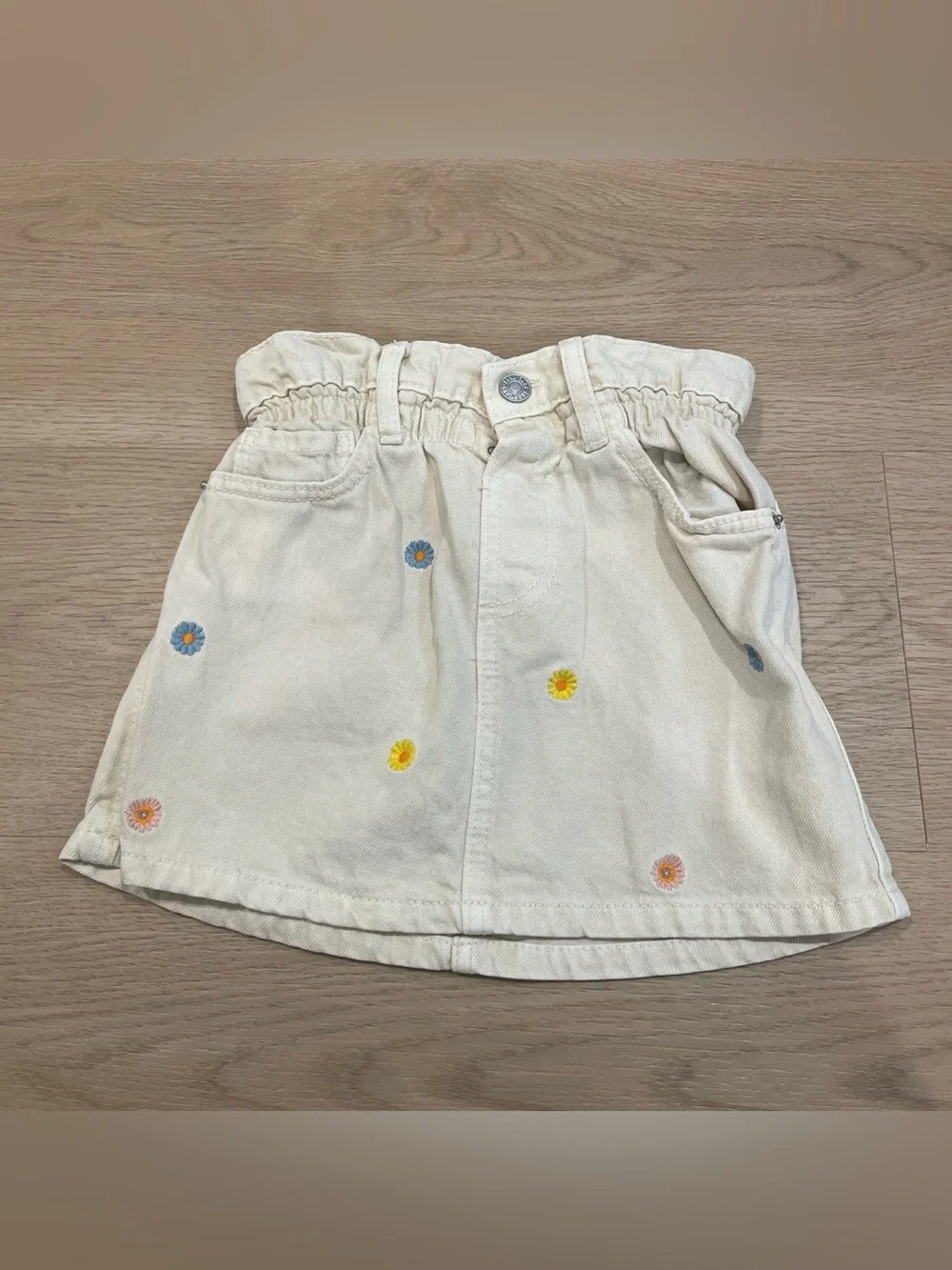 Zara Cream Skirt with Multicolor Daisy Embroidery